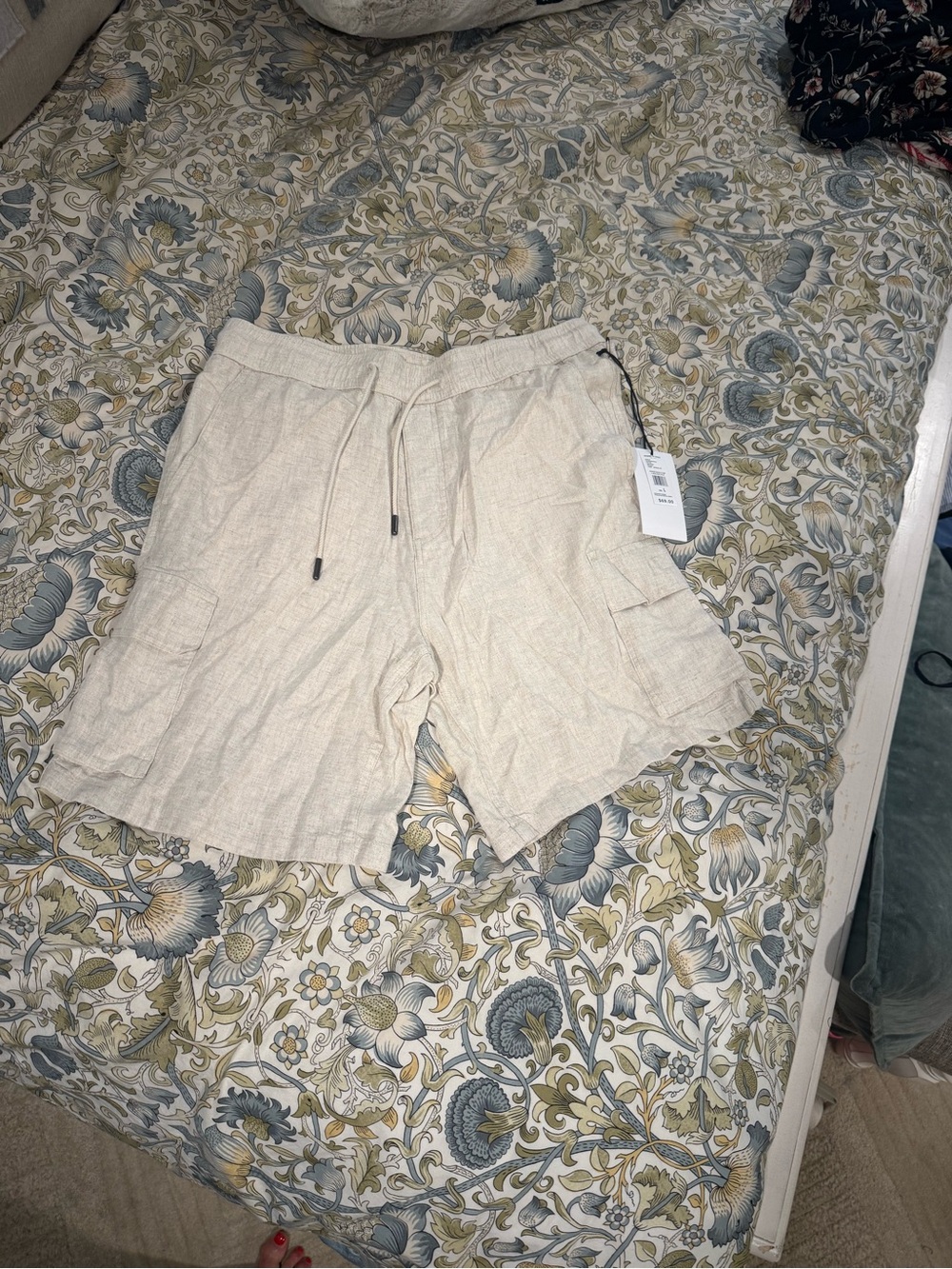 Kenneth Cole Linen-Blend Cargo Shorts in Cream
